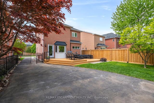 2473 Capilano Cres, House detached with 3 bedrooms, 3 bathrooms and 9 parking in Oakville ON | Image 35