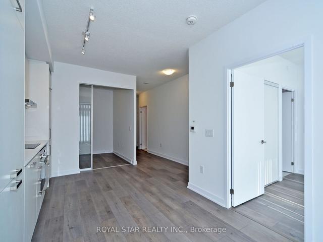 909 - 10 Honeycrisp Cres, Condo with 2 bedrooms, 2 bathrooms and 1 parking in Vaughan ON | Image 21