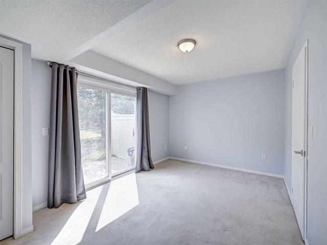 884 Scollard Crt, Townhouse with 3 bedrooms, 2 bathrooms and 2 parking in Mississauga ON | Image 27