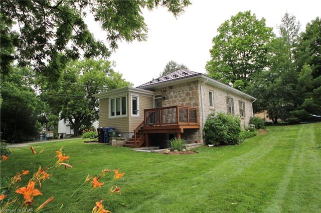 122 Essex St, House detached with 2 bedrooms, 1 bathrooms and 2 parking in Guelph ON | Image 23