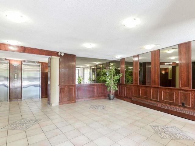 306 - 3145 Queen Frederica Dr, Condo with 1 bedrooms, 1 bathrooms and 1 parking in Mississauga ON | Image 3