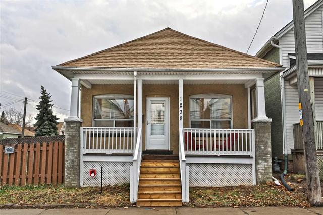 1238 Cannon St E, House detached with 3 bedrooms, 2 bathrooms and 4 parking in Hamilton ON | Image 2