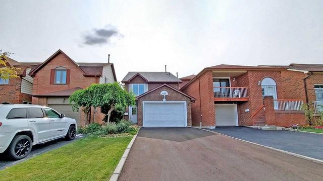 884 Thistle Down Cir, House detached with 3 bedrooms, 3 bathrooms and 5 parking in Mississauga ON | Image 1