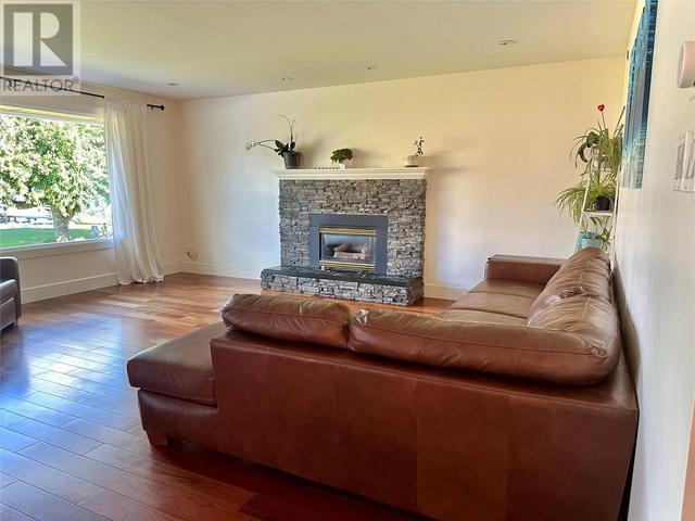 523 Stonor St, House detached with 4 bedrooms, 2 bathrooms and 4 parking in Summerland BC | Image 17