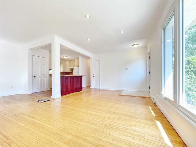 MAIN - 246 Horsham Ave, House detached with 3 bedrooms, 1 bathrooms and 2 parking in North York ON | Image 13