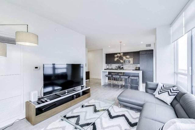 PH1 - 30 Roehampton Ave, Condo with 2 bedrooms, 2 bathrooms and 1 parking in Toronto ON | Image 15