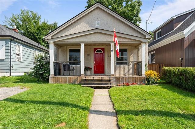 11 Herrick Ave, House detached with 3 bedrooms, 1 bathrooms and 1 parking in Saint Catharines ON | Image 1