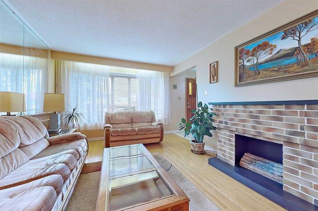 884 Flagship Dr, House semidetached with 3 bedrooms, 2 bathrooms and 3 parking in Mississauga ON | Image 37