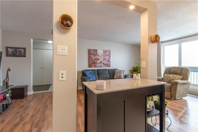 909 - 1505 Baseline Rd, Condo with 3 bedrooms, 2 bathrooms and 2 parking in Ottawa ON | Image 15