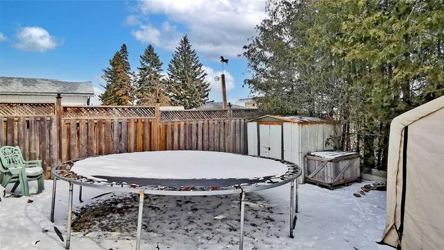 909 Sylvia St, House semidetached with 3 bedrooms, 2 bathrooms and 3 parking in Oshawa ON | Image 17