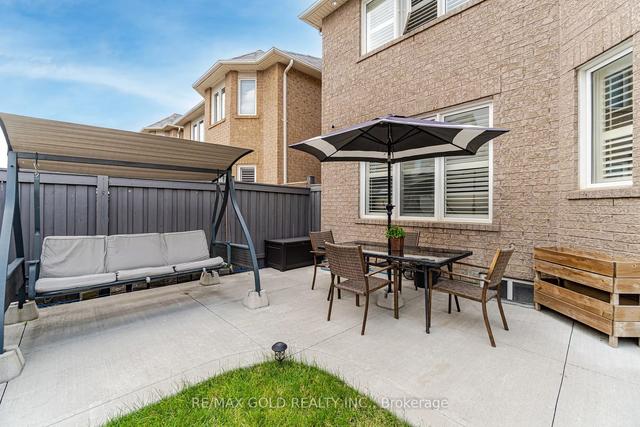 9 Lesabre Cres, House detached with 4 bedrooms, 4 bathrooms and 3 parking in Brampton ON | Image 16