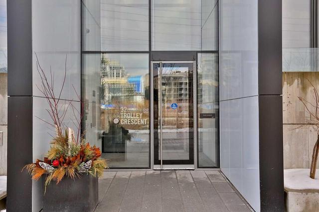 909 - 32 Trolley Cres, Condo with 1 bedrooms, 2 bathrooms and 1 parking in Toronto ON | Image 2