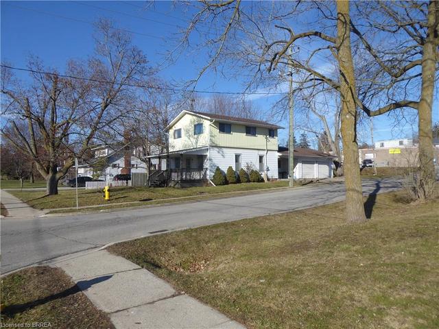 9 High St, House detached with 4 bedrooms, 2 bathrooms and 4 parking in Brant ON | Image 6