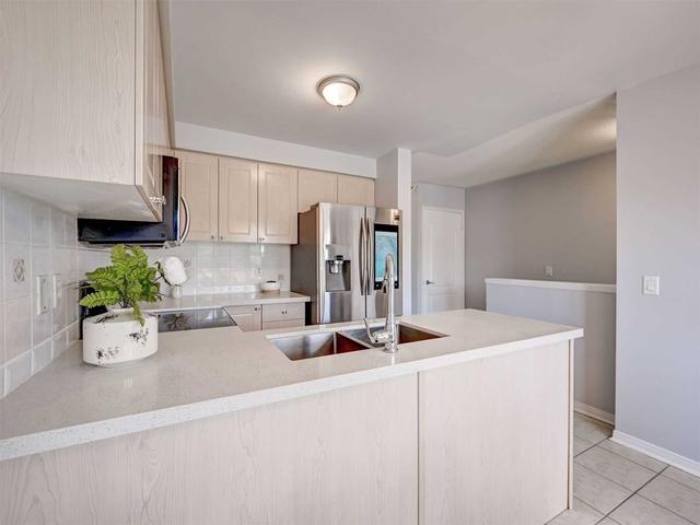 884 Scollard Crt, Townhouse with 3 bedrooms, 2 bathrooms and 2 parking in Mississauga ON | Image 39