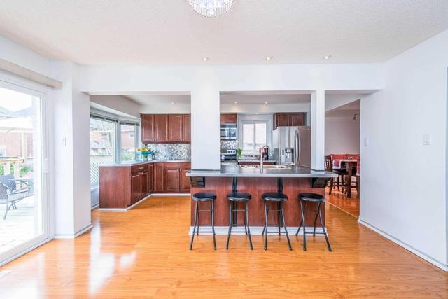 9 Hood Cres, House detached with 4 bedrooms, 3 bathrooms and 2 parking in Brampton ON | Image 8