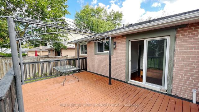 MAIN - 32 Collins Cres, House detached with 3 bedrooms, 1 bathrooms and 3 parking in Aurora ON | Image 13