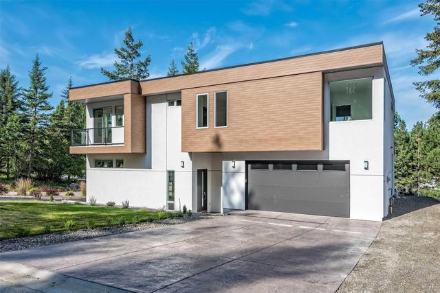 12 Garmisch Rd, House detached with 4 bedrooms, 5 bathrooms and 2 parking in Vernon BC | Image 1