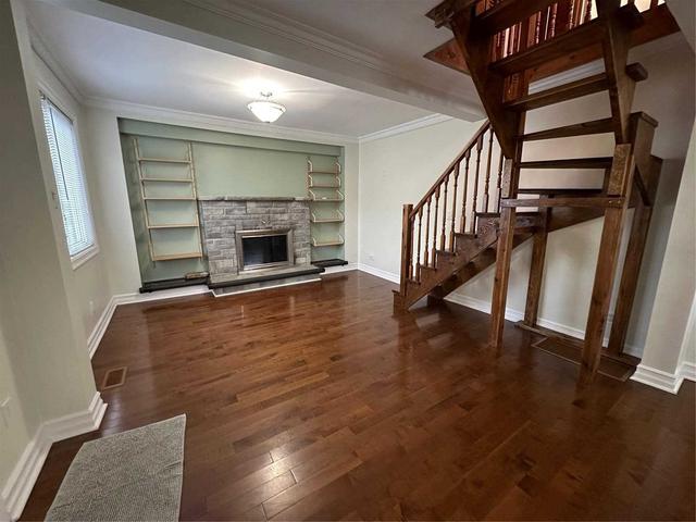 MAIN - 1041 Strathy Ave, House detached with 2 bedrooms, 1 bathrooms and 3 parking in Mississauga ON | Image 10