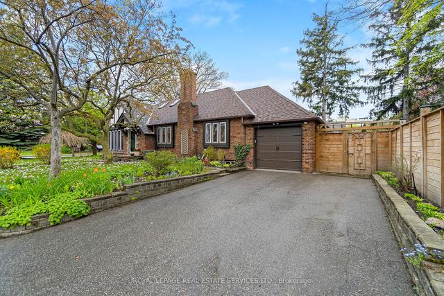 909 Royal York Rd, House detached with 3 bedrooms, 3 bathrooms and 5 parking in Etobicoke ON | Image 12