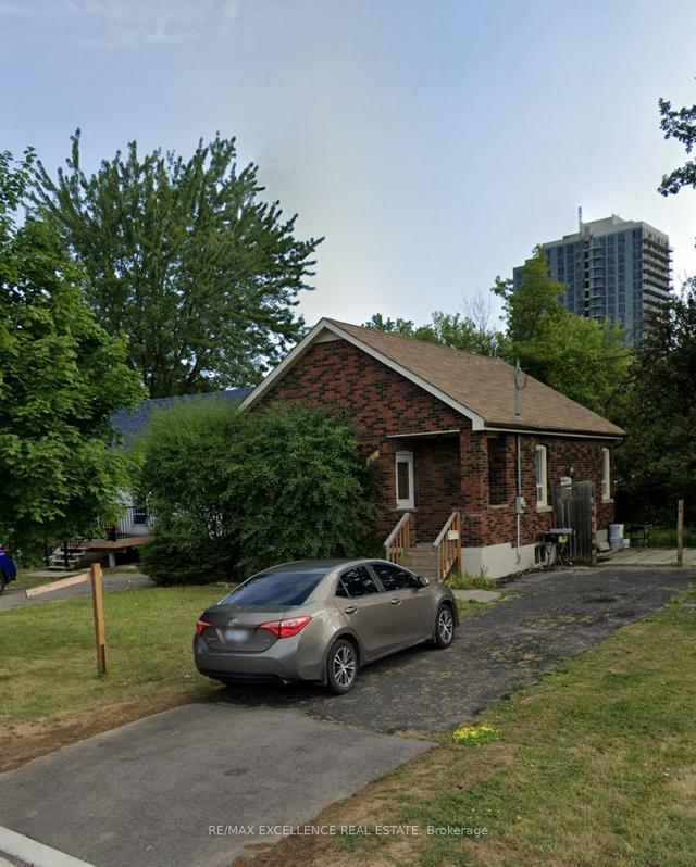 MAIN - 42 Mcmurchy Ave N, House detached with 3 bedrooms, 1 bathrooms and 3 parking in Brampton ON | Image 1