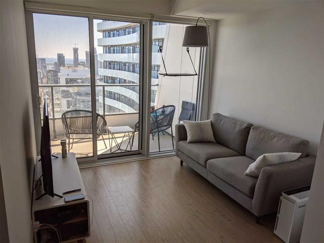 PH17 - 85 Wood St, Condo with 2 bedrooms, 1 bathrooms and 0 parking in Toronto ON | Image 1