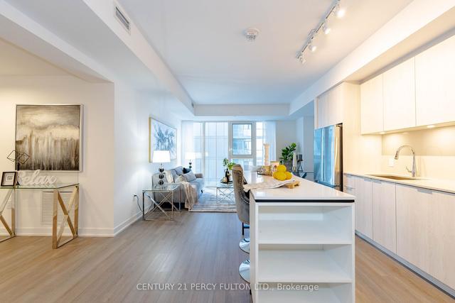 1809 - 357 King St W, Condo with 3 bedrooms, 2 bathrooms and 0 parking in Toronto ON | Image 7