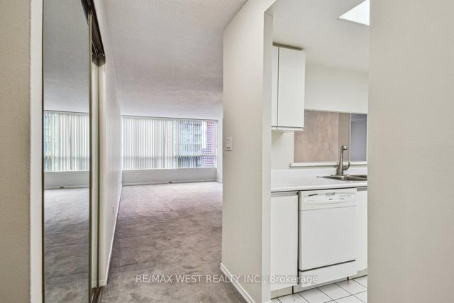 PH-203 - 5785 Yonge St, Condo with 1 bedrooms, 1 bathrooms and 2 parking in North York ON | Image 6