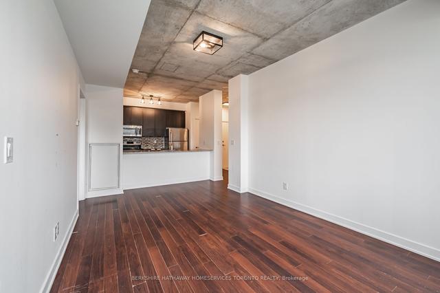 803 - 400 Wellington St W, Condo with 2 bedrooms, 2 bathrooms and 1 parking in Toronto ON | Image 4