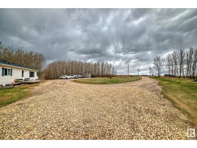 25113 Twp Rd 272, House detached with 3 bedrooms, 2 bathrooms and null parking in Rocky View County AB | Image 2