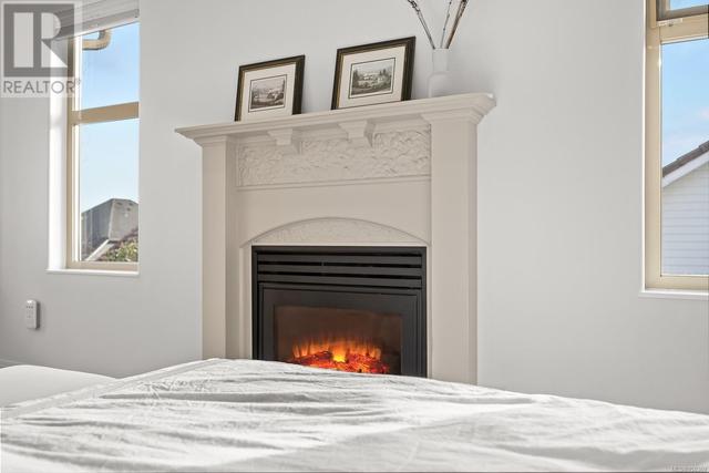 Primary Room Gas Fireplace | Image 20