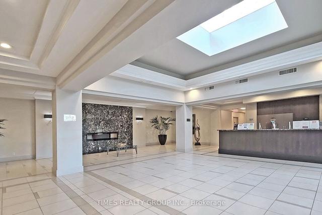 803 - 50 Disera Dr, Condo with 1 bedrooms, 1 bathrooms and 1 parking in Vaughan ON | Image 3