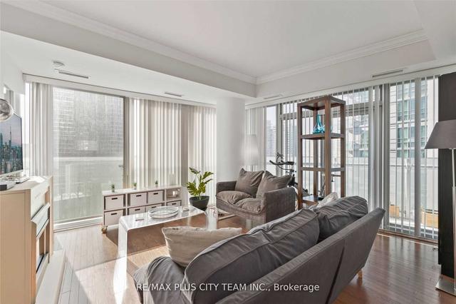 804 - 12 York St, Condo with 3 bedrooms, 2 bathrooms and 1 parking in Toronto ON | Image 23