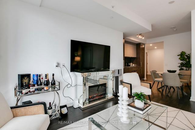 2705 - 125 Blue Jays Way, Condo with 2 bedrooms, 2 bathrooms and 1 parking in Toronto ON | Image 4