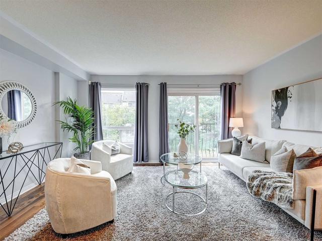 884 Scollard Crt, Townhouse with 3 bedrooms, 2 bathrooms and 2 parking in Mississauga ON | Image 6