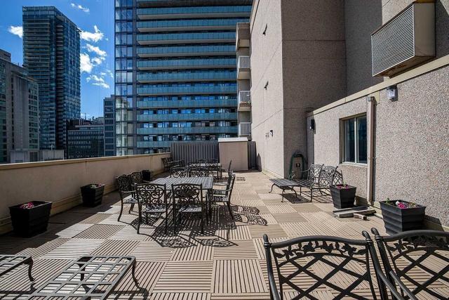 909 - 105 Victoria St, Condo with 1 bedrooms, 1 bathrooms and 0 parking in Toronto ON | Image 2