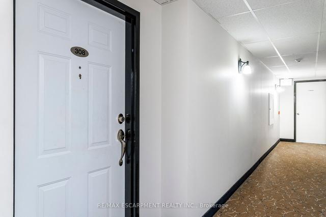 308 - 970 Golf Links Rd, Condo with 2 bedrooms, 2 bathrooms and 1 parking in Ancaster ON | Image 12