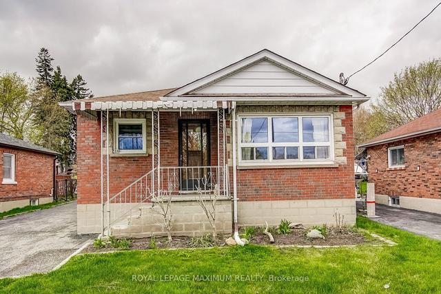 MAIN - 146 Chadburn St, House detached with 3 bedrooms, 1 bathrooms and 3 parking in Oshawa ON | Image 12