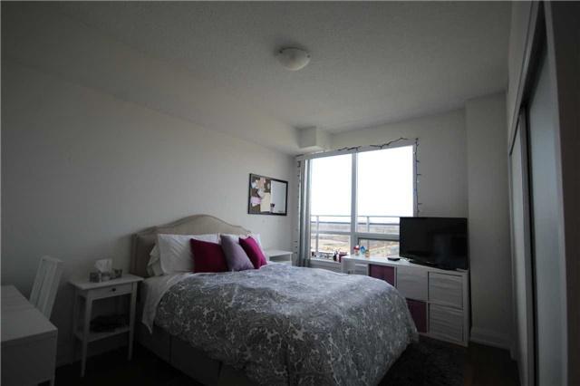 PH-19 - 370 Richmond St, Condo with 2 bedrooms, 2 bathrooms and 1 parking in Richmond Hill ON | Image 4