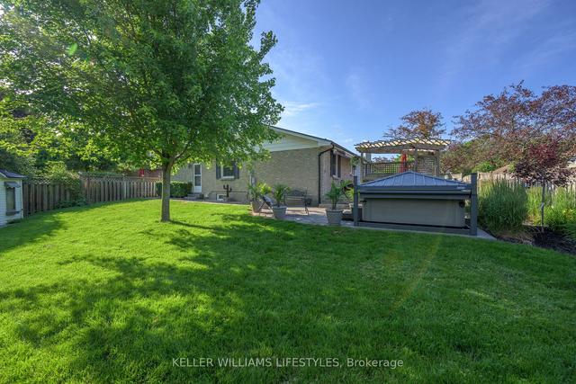 74 Guildford Crt, House detached with 3 bedrooms, 2 bathrooms and 5 parking in London ON | Image 4