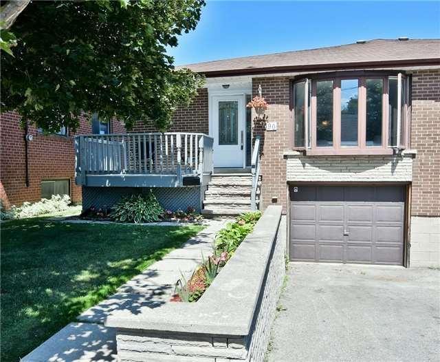 90 Archibald St, House semidetached with 3 bedrooms, 2 bathrooms and 2 parking in Brampton ON | Image 1