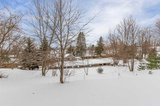 9 Horseshoe Valley Rd W, House detached with 3 bedrooms, 1 bathrooms and 12 parking in Oro Medonte ON | Image 5
