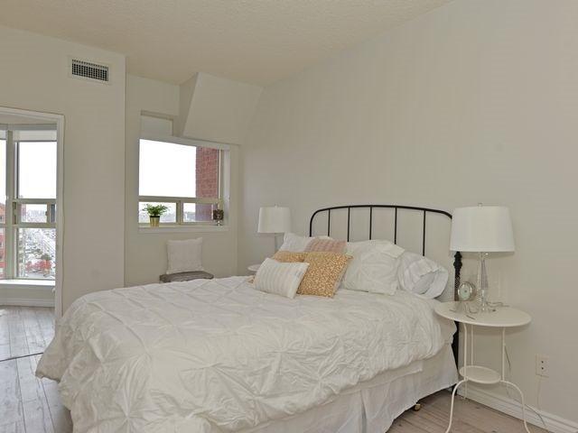 PH14 - 2460 Eglinton Ave E, Condo with 2 bedrooms, 2 bathrooms and 2 parking in Scarborough ON | Image 11