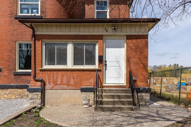 MAIN - 238 W Main St, House detached with 3 bedrooms, 1 bathrooms and 1 parking in Welland ON | Image 12