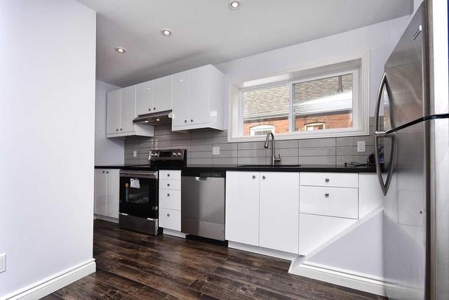 867 Coxwell Ave, House detached with 2 bedrooms, 2 bathrooms and 2 parking in East York ON | Image 3