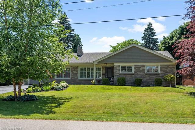 886 Boothman Ave, House detached with 5 bedrooms, 3 bathrooms and 5 parking in Burlington ON | Image 2