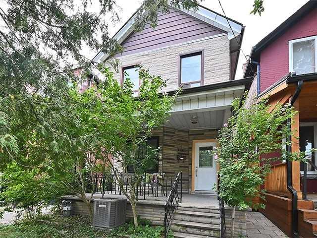 MAIN - 174 Delaware Ave, House detached with 2 bedrooms, 1 bathrooms and 1 parking in Toronto ON | Image 1