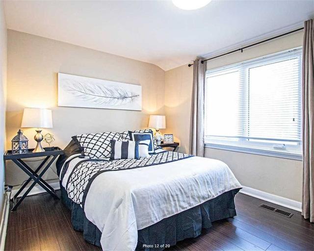 MAIN - 106 Woodfern Dr, House semidetached with 3 bedrooms, 1 bathrooms and 1 parking in Scarborough ON | Image 4