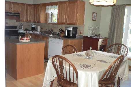 883 Exeter St, House detached with 4 bedrooms, 3 bathrooms and 4 parking in Oshawa ON | Image 5
