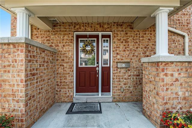 886 Ashenvale Way, Townhouse with 3 bedrooms, 3 bathrooms and 2 parking in Ottawa ON | Image 3