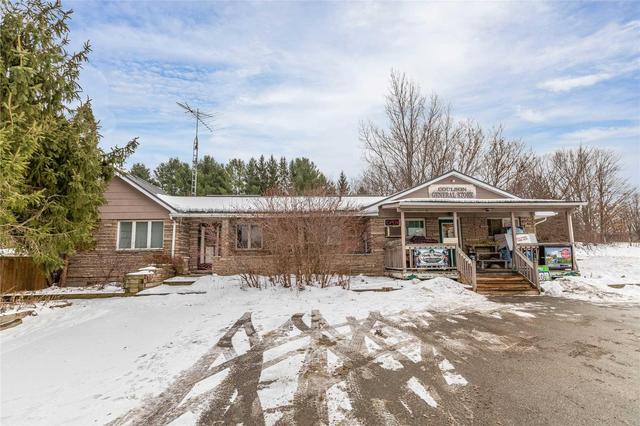 9 Horseshoe Valley Rd W, House detached with 3 bedrooms, 1 bathrooms and 12 parking in Oro Medonte ON | Image 2